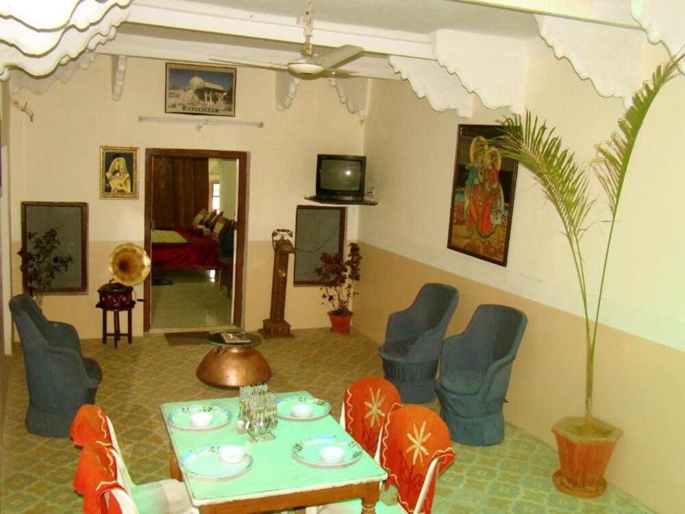 Goroomgo Natraj Guest House Ajmer