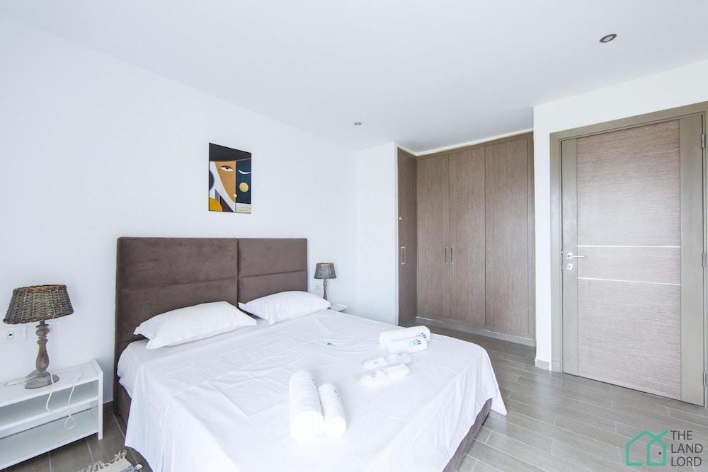 Brand new Spacious 1bd apt With City View