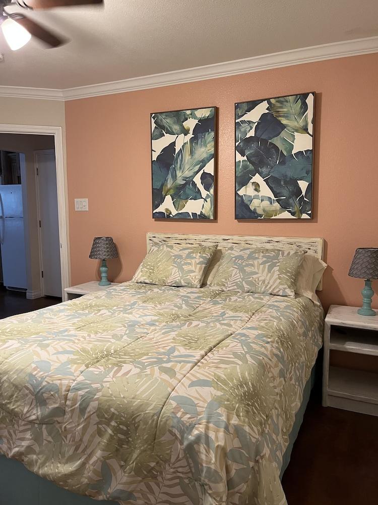 Candlelight Cottages by the Beach