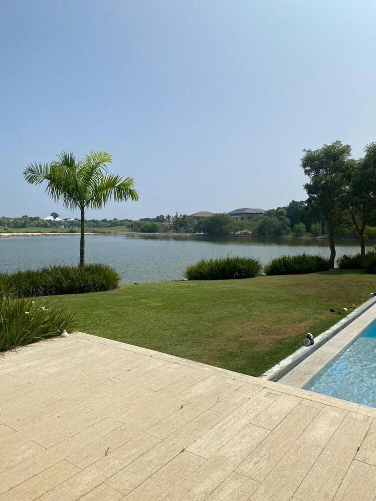 7-bedroom Mansion With Amazing Lake and Golf View in Luxury Beach Resort