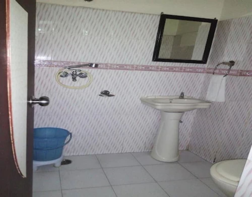 Goroomgo Revoli Amritsar