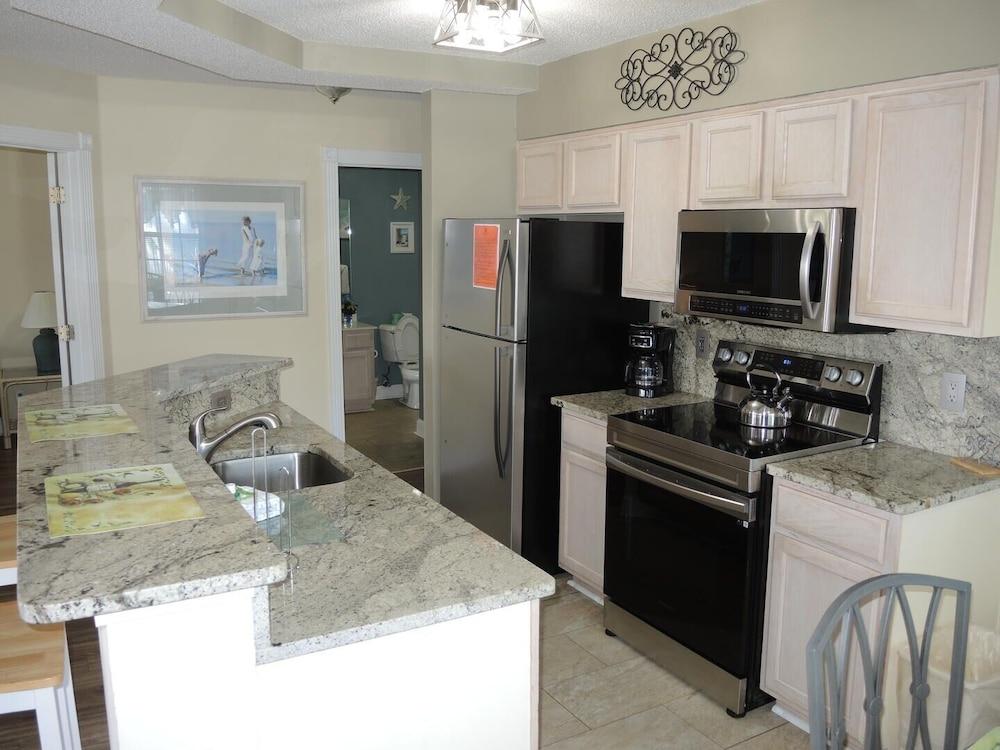 507m 1 Bedroom Condo by RedAwning