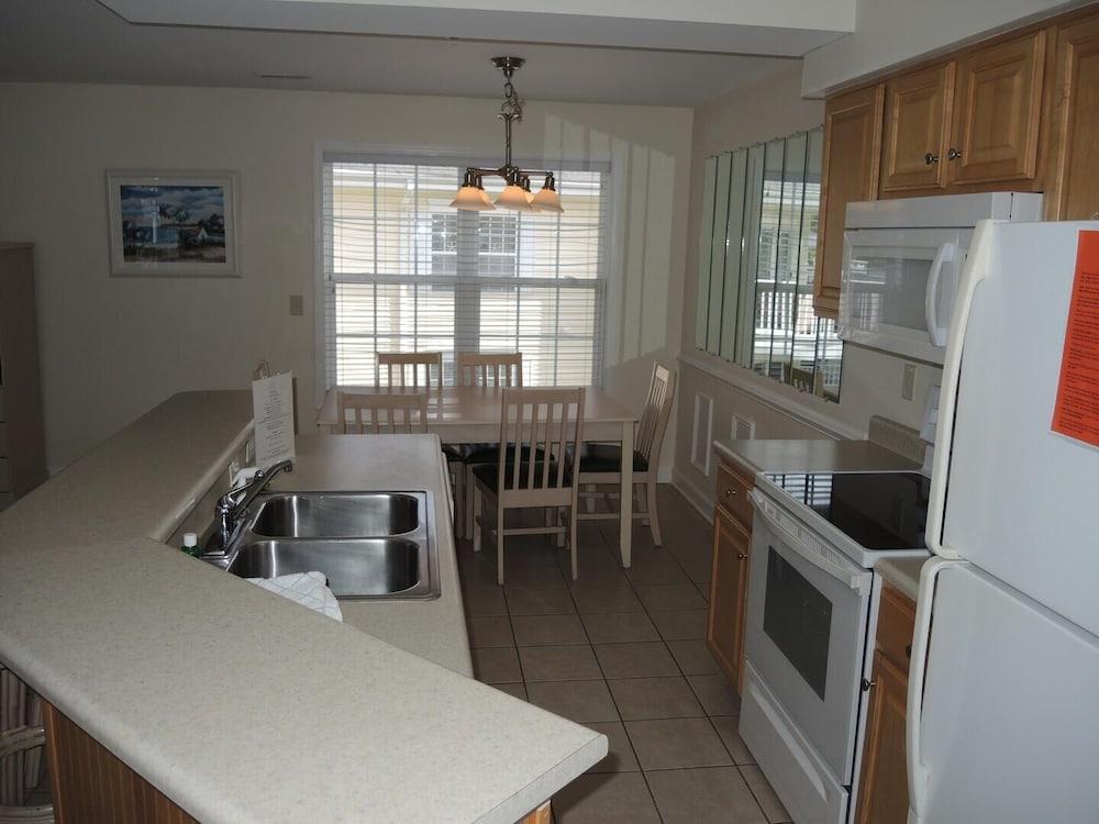 3009m 1 Bedroom Condo by Redawning