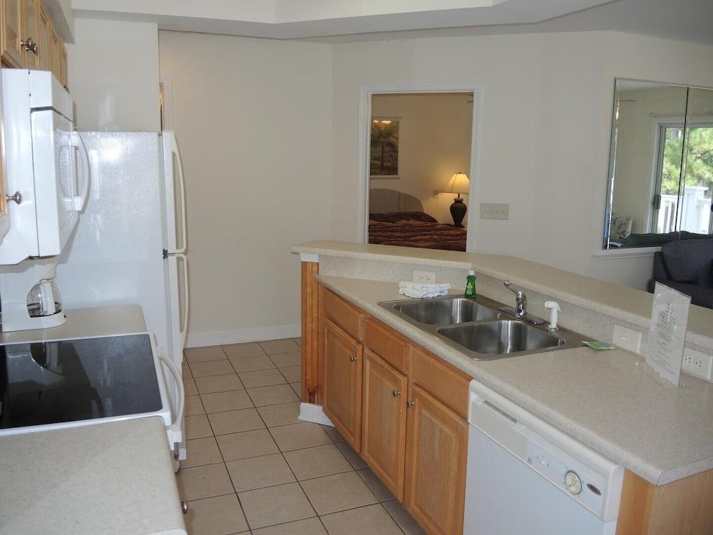 3009m 1 Bedroom Condo by Redawning