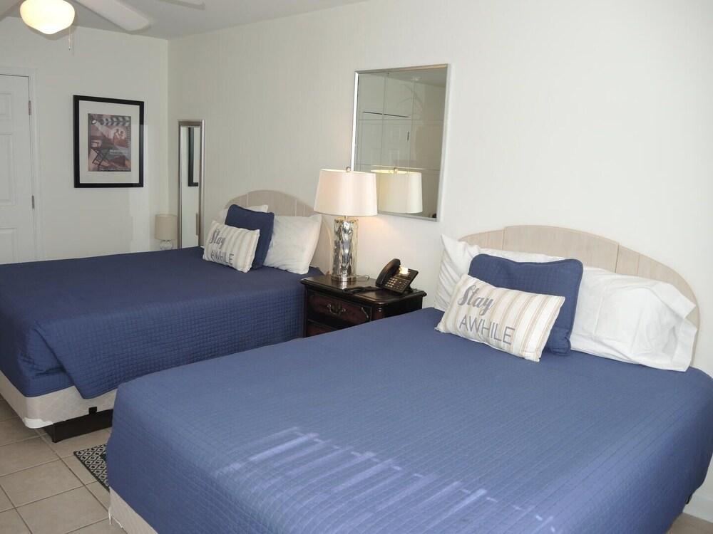 2301 2 Bedroom Villa by Redawning