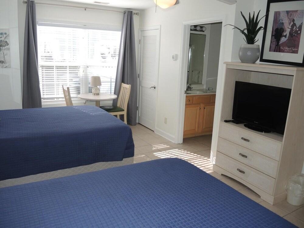 2301 2 Bedroom Villa by Redawning