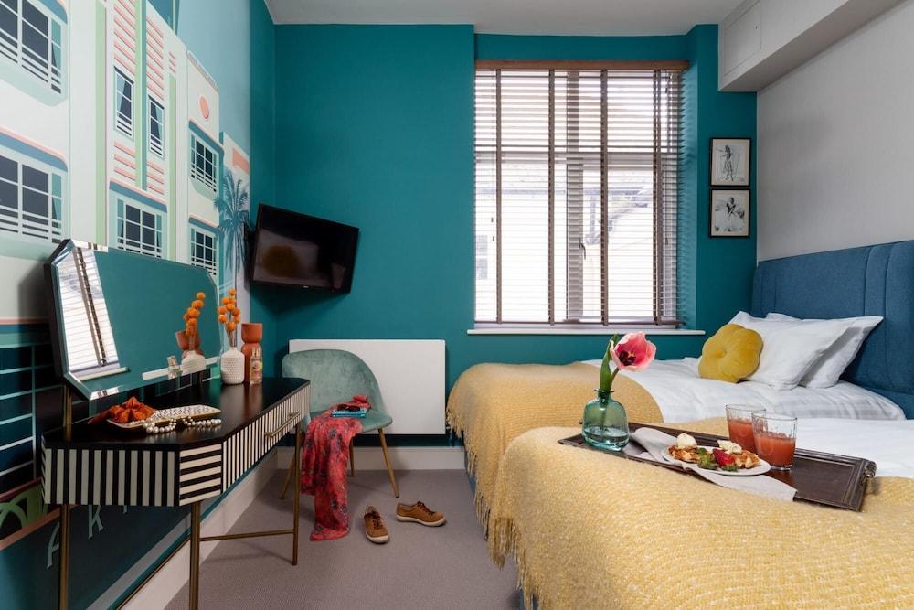 Cathedral Yard - Art Deco Luxury