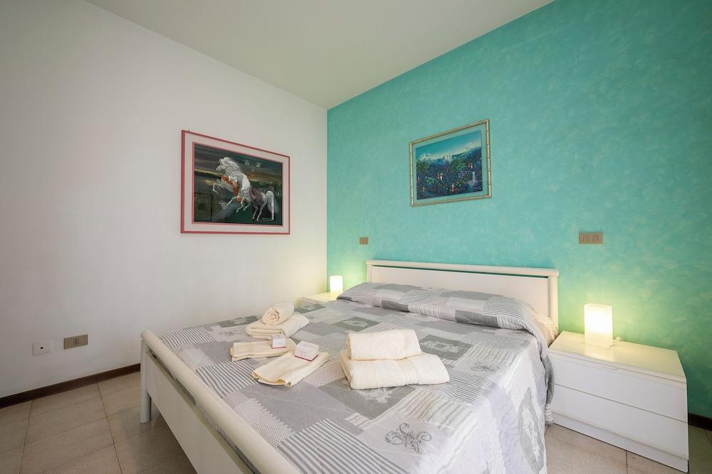 Cinzia Apartment Front Beach