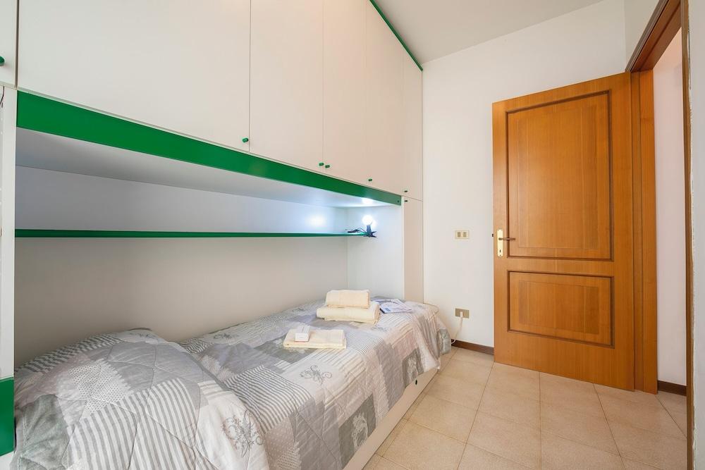 Cinzia Apartment Front Beach