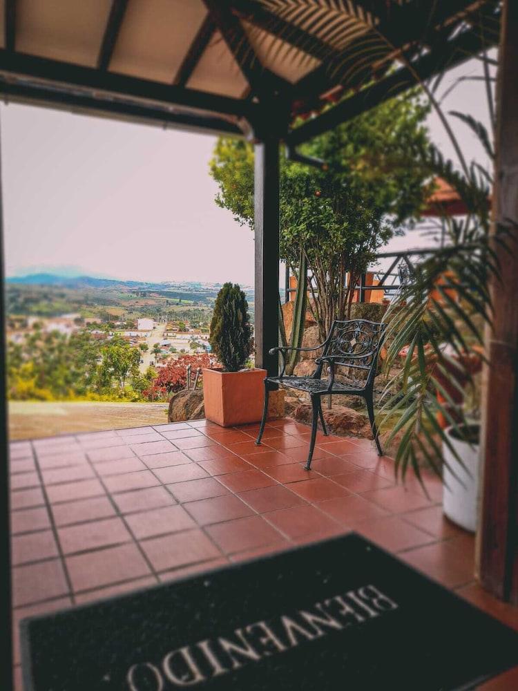 Hotel Las Rocas Resort