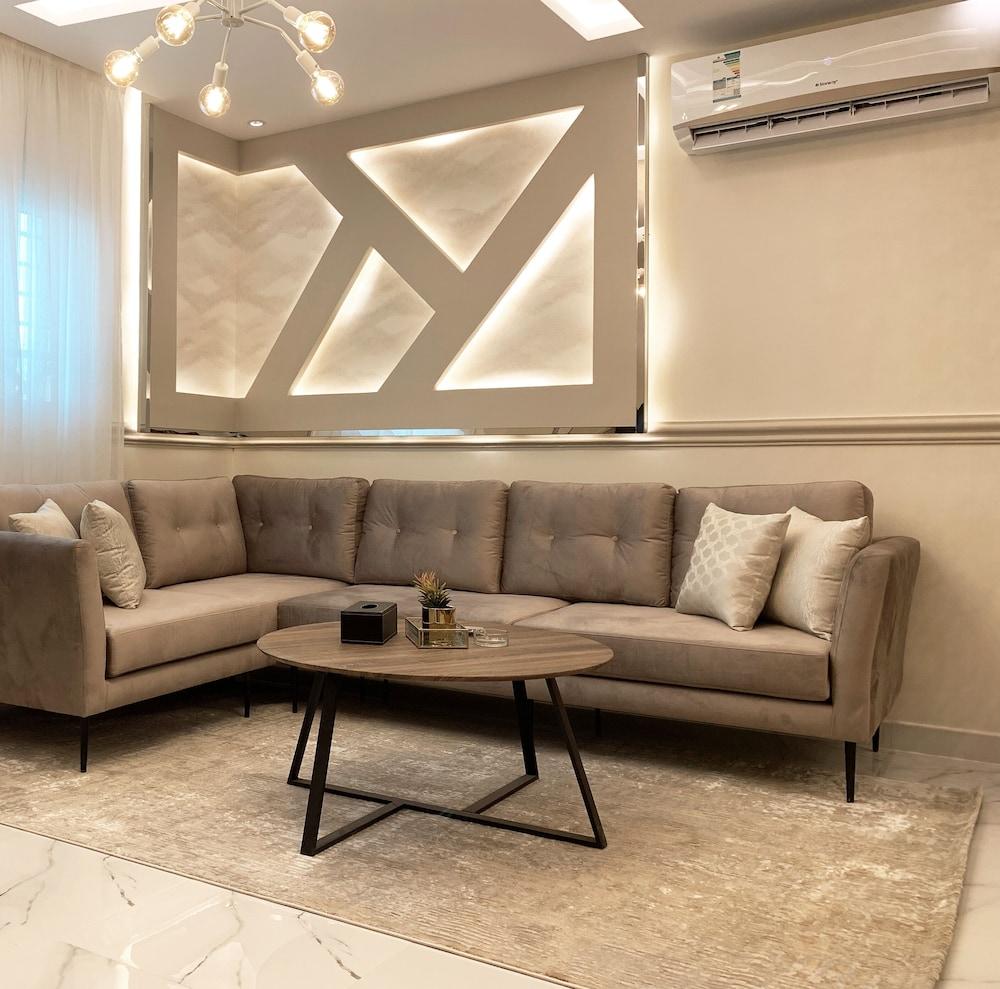 Ewa Alsolimania Disrict