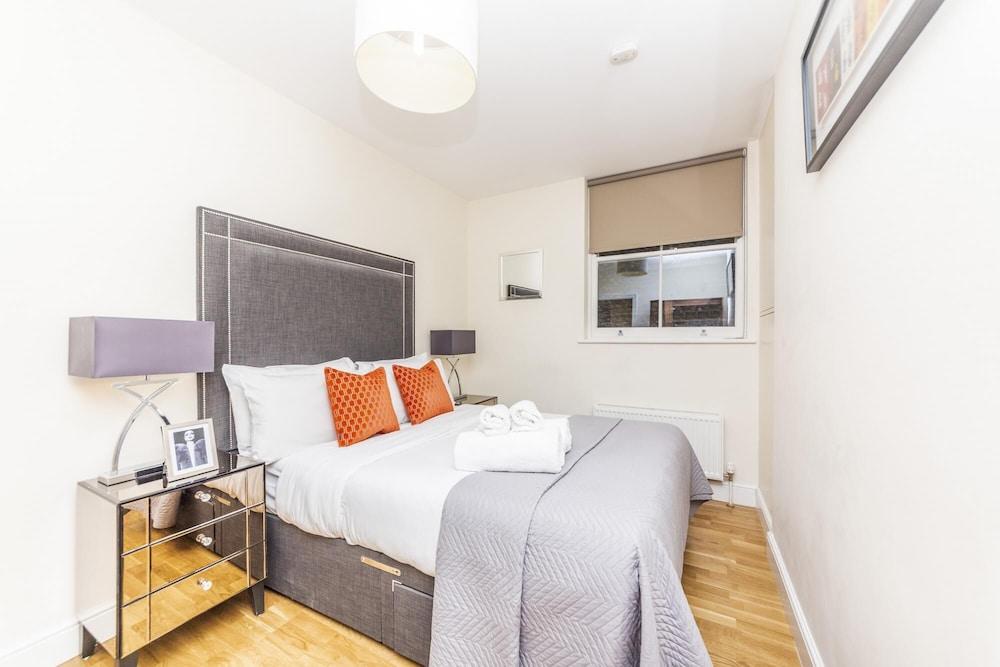 Bright 3 Bedroom Apartment in Hammersmith