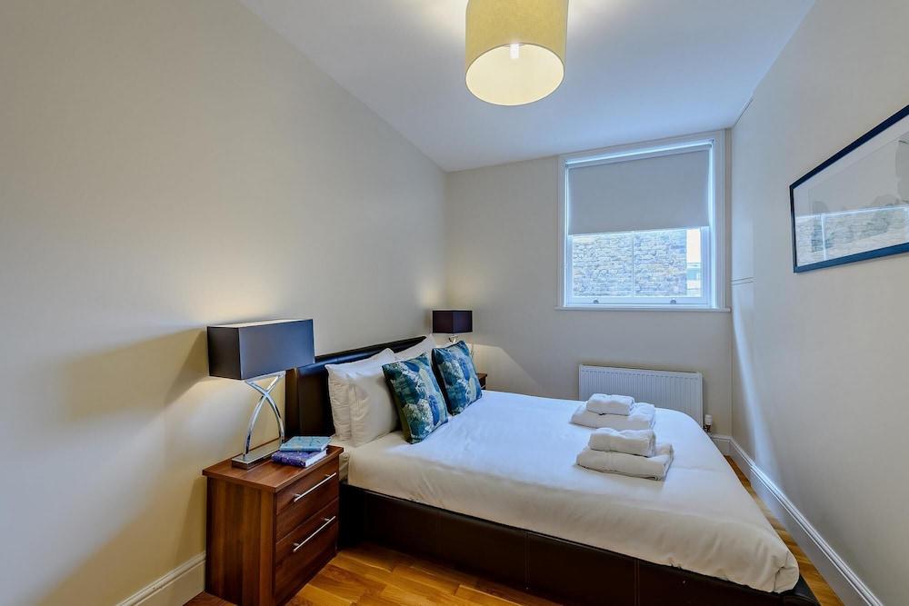 Spacious 3 Bedroom Apartment in Hammersmith
