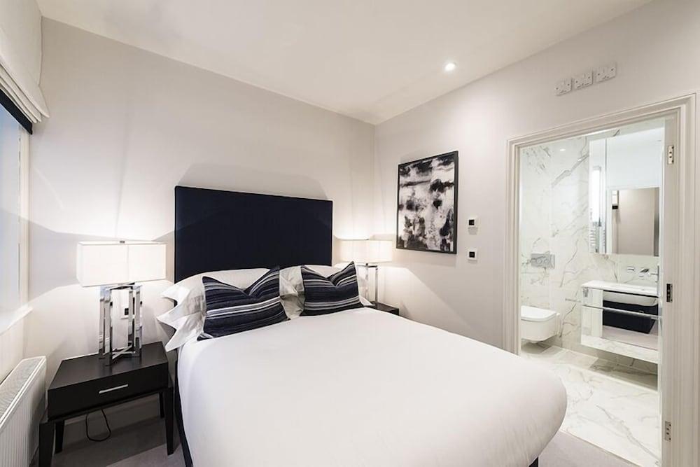 Luxury Three Bedroom - Flat 121 Lower Ground Floor