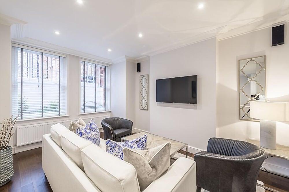 Luxury Three Bedroom - Flat 121 Lower Ground Floor