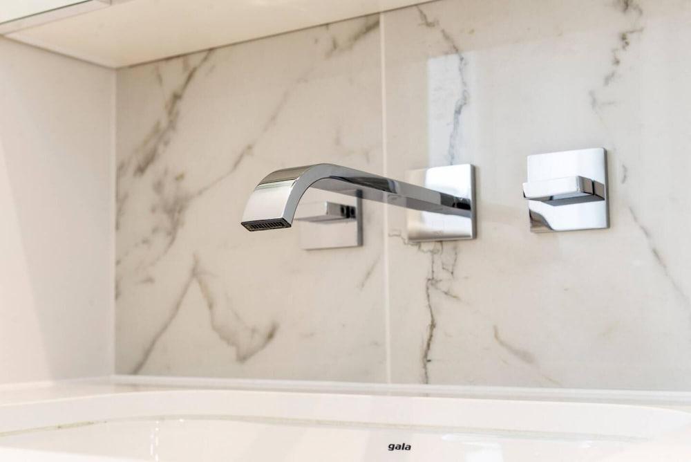 Light and Airy Central Three Bed Flat