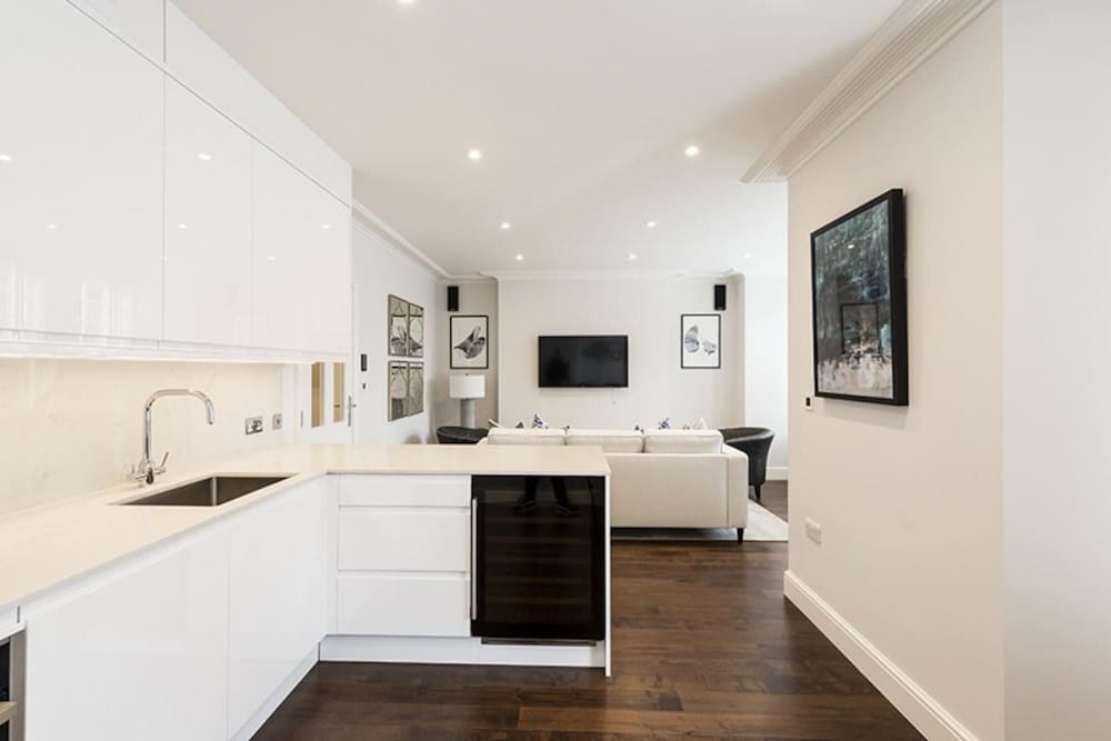 Designer 3 Bed Apartment With Balcony - 140