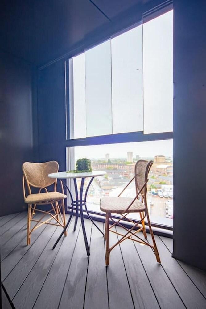 Luxury Two bed by the US Embassy