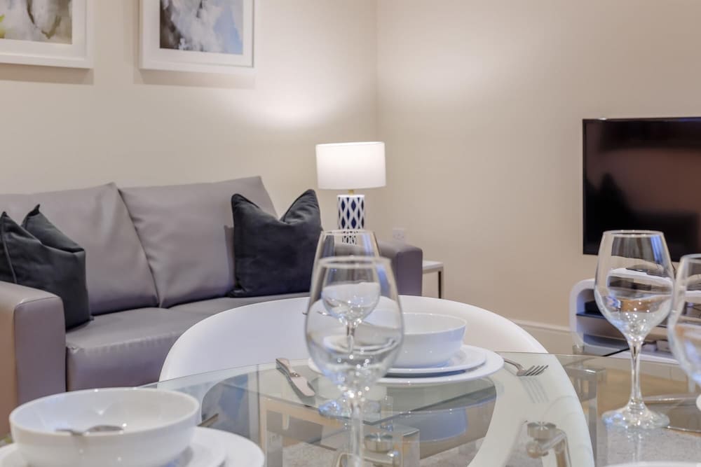 Stylish Apartment set in Victorian Red Brick