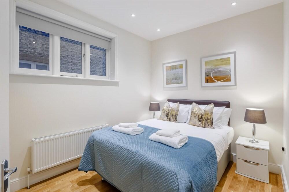 Stylish Apartment set in Victorian Red Brick