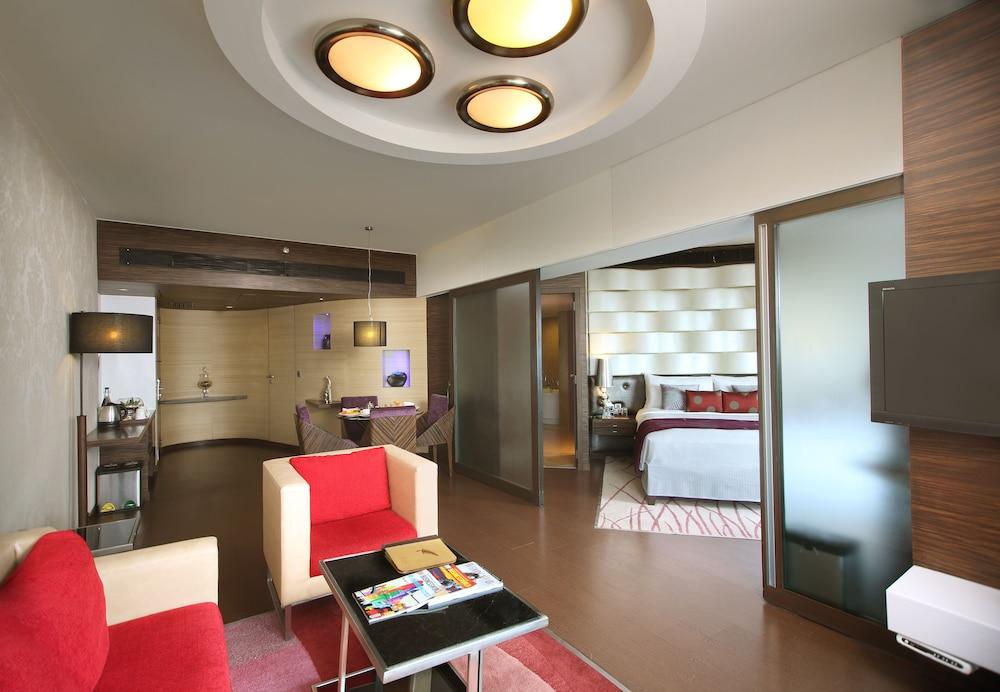 Fortune Select SG Highway, Ahmedabad - Member ITC Hotels' Group
