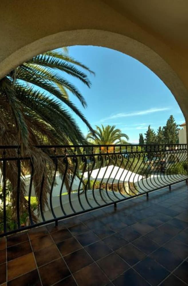 Lavish Double Bed Room With Balcony and Sea View