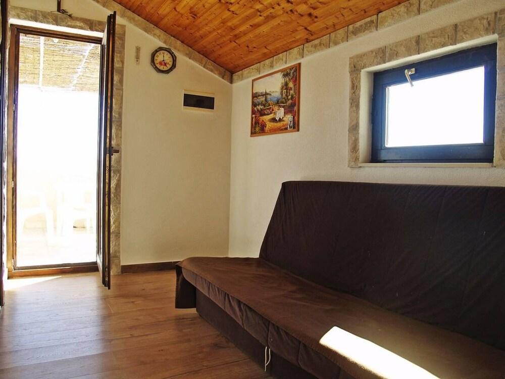 Spacious Robinson House Iris With Pool