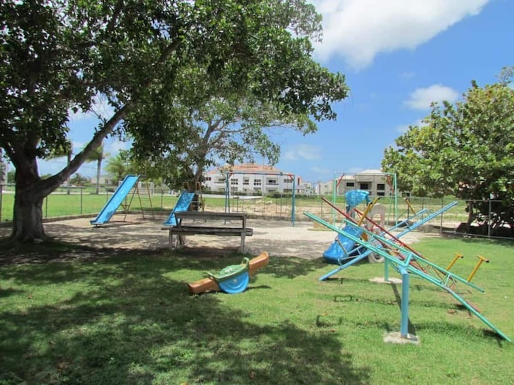 Bright Apartment at Punta Cana Wifi/ac/elect/iron/parking