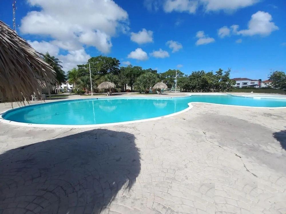 Bright Apartment at Punta Cana Wifi/ac/elect/iron/parking