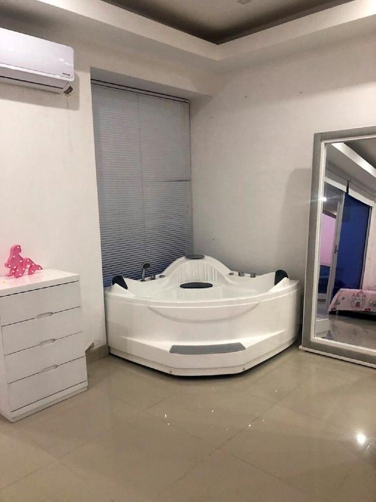 6mb-1 Mansion In Cartagena On The Beach With Air Conditioning And Wifi