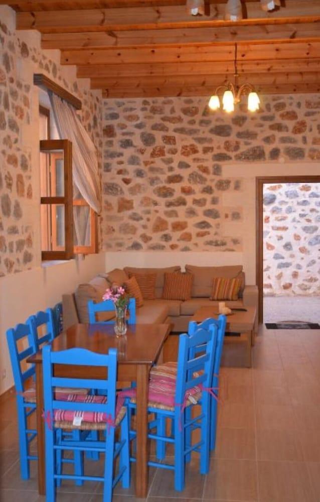 Stone Villa I in Petres