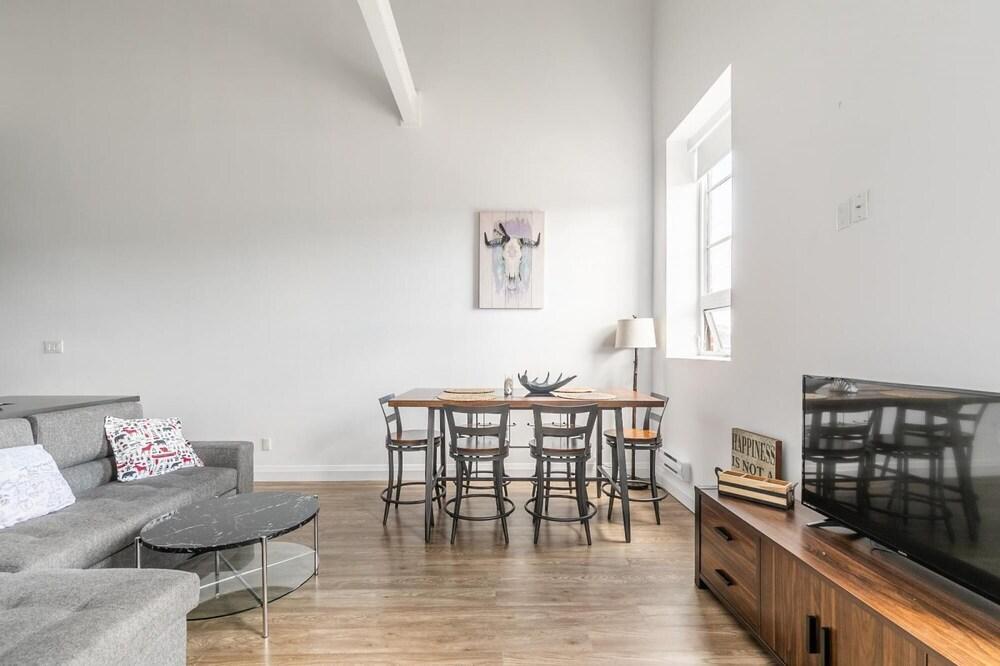 2BR 2storey Loft Free Parking Gym