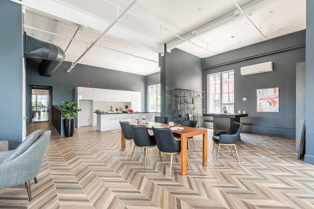 2BR 2 Storey Loft Free Parking Gym