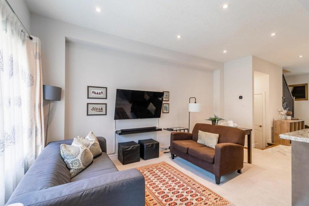 Modern Lakeshore 3BR 3BA TH Free Parking BBQ