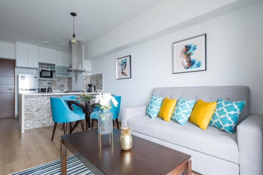 Classy 1 BR Barranco Apartment High Floor