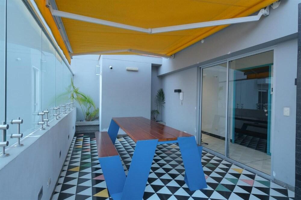 Stylish apt Amazing Ocean View - Gym Karaoke Pool