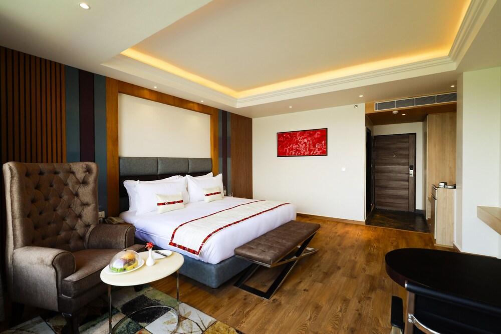 Justa Cliffend Resort & Spa, Mashobra