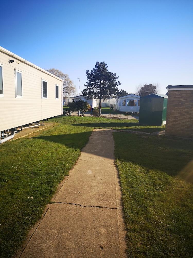 Lovely 2-bed Caravan in Walton on the Naze