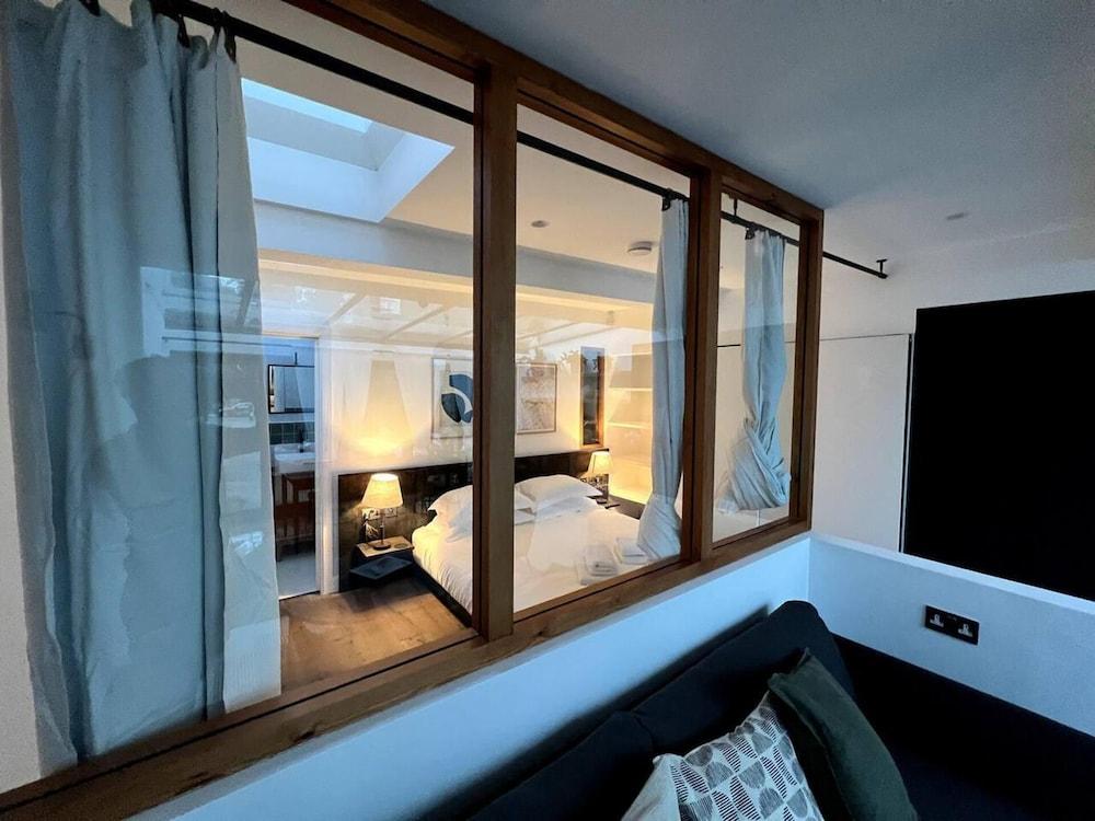 Design Led 1 bed in Cosmopolitan Queens Park