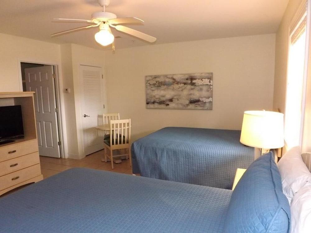 2302 2 Bedroom Villa by RedAwning