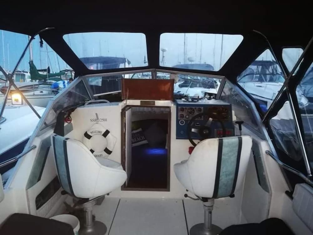 Bed on a Boat Holiday in the Heart of Torquay