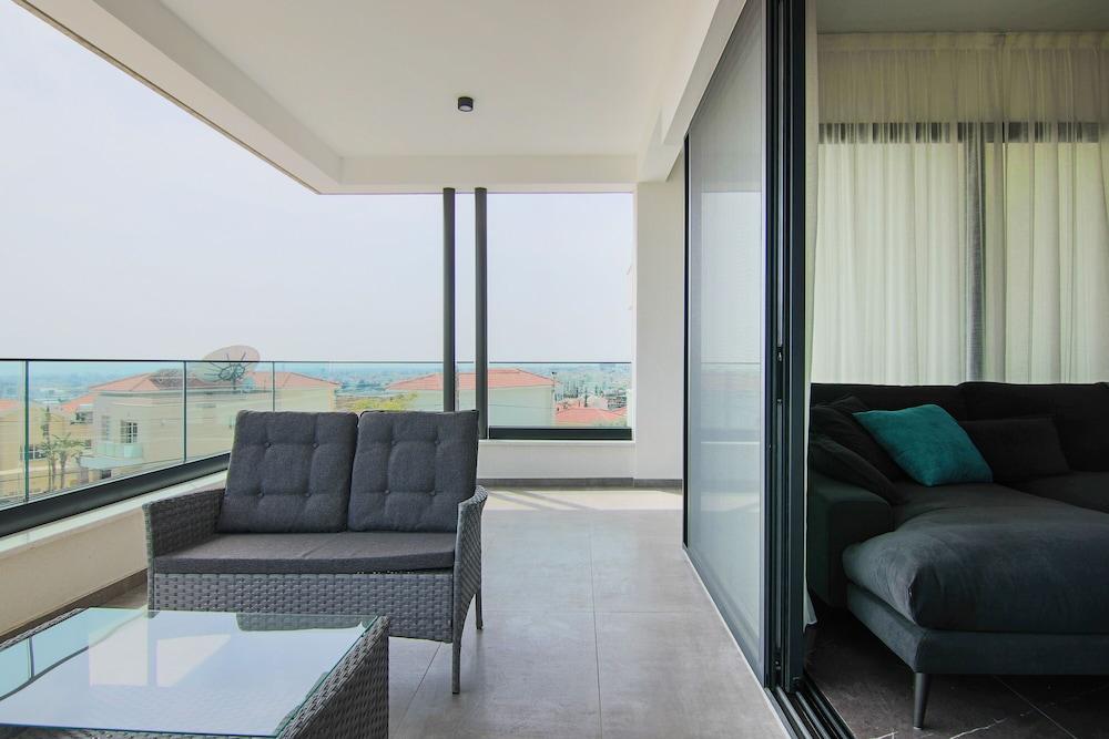 Phaedrus Living: City View Anna Residence 102