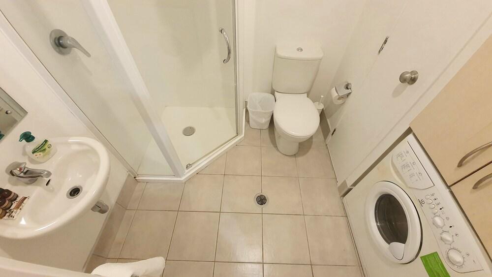 Private & Compact CBD Studio - Free Wifi