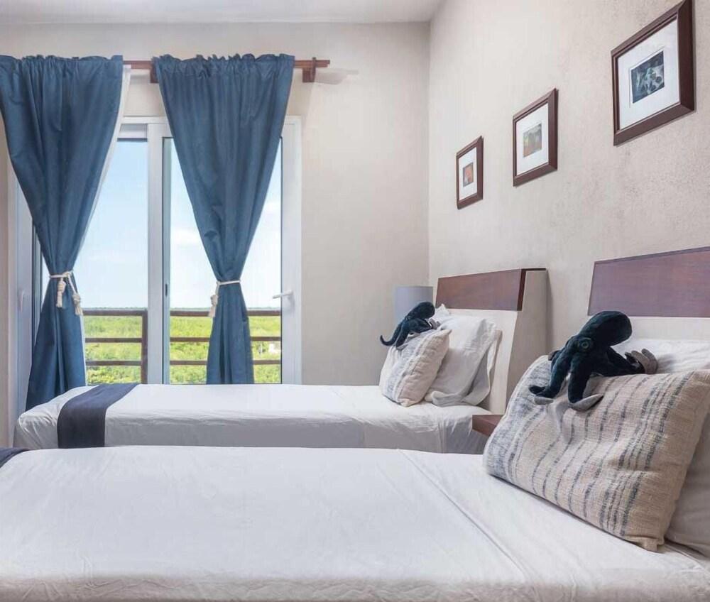 Enchanting 4 Bedroom PH With Beach Front