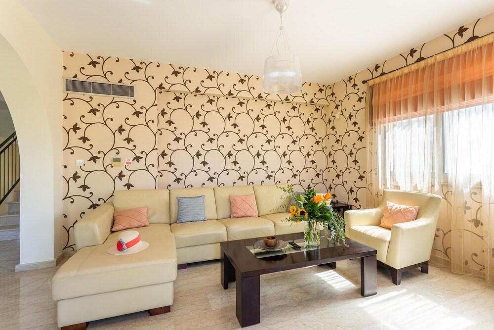 Villa Serenity in Polis