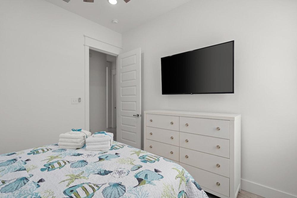 Brand NEW Expansive Coastal Home w/ Custom Furnishings Sleeps 15