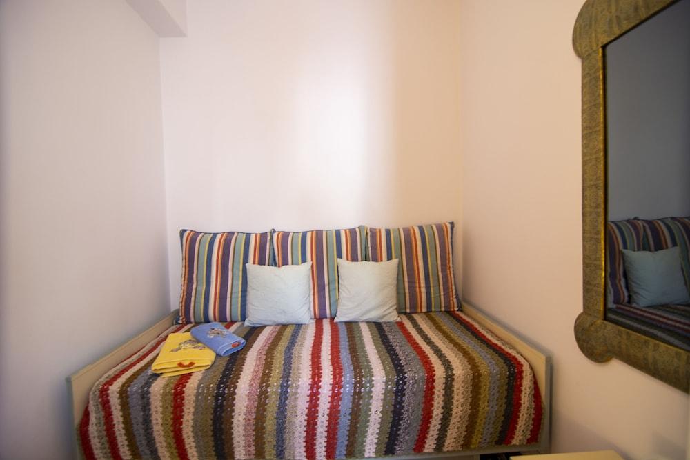 Quartano Paros Residence