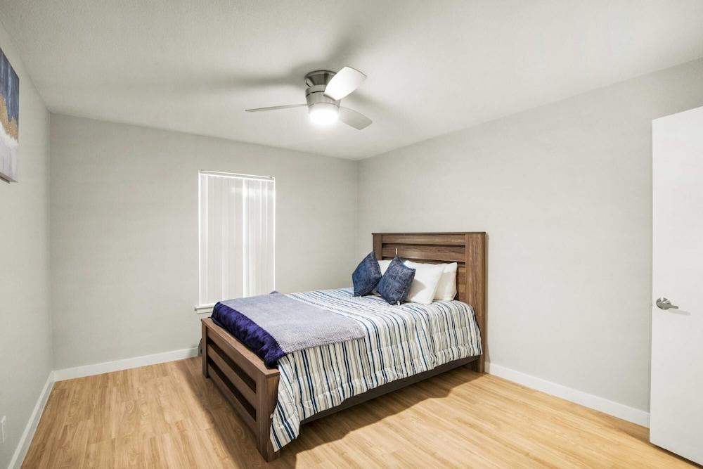 Cozy 2BR Near UT Hyde Park Evonify