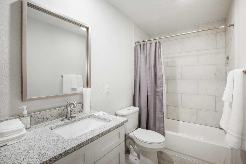 Cozy 2BR Near UT Hyde Park Evonify