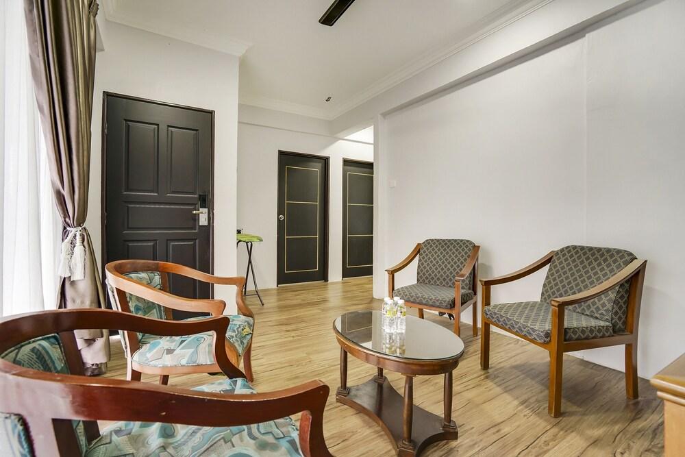 Capital O 90490 Zaques Hotel